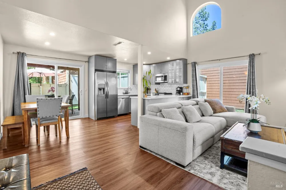 2706 Lakeview Drive Santa Rosa, CA 95405