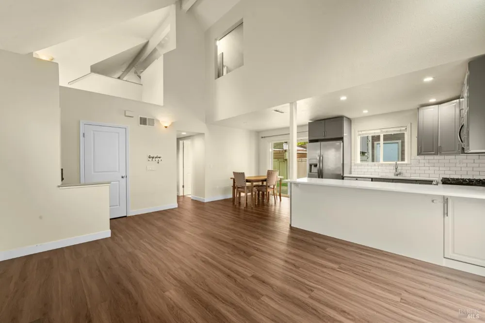 2706 Lakeview Drive Santa Rosa, CA 95405