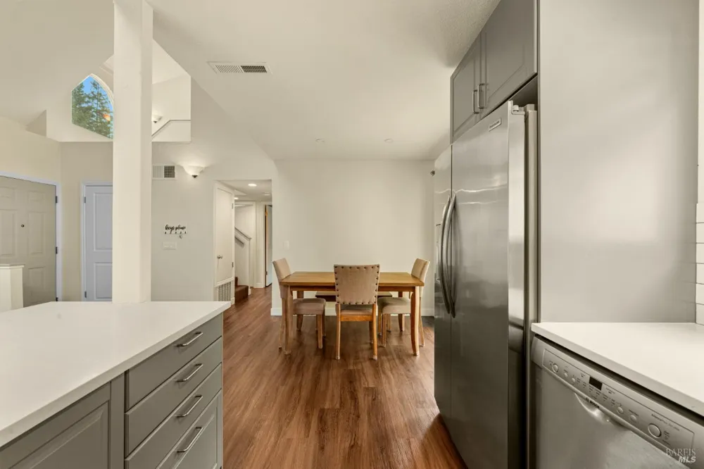 2706 Lakeview Drive Santa Rosa, CA 95405