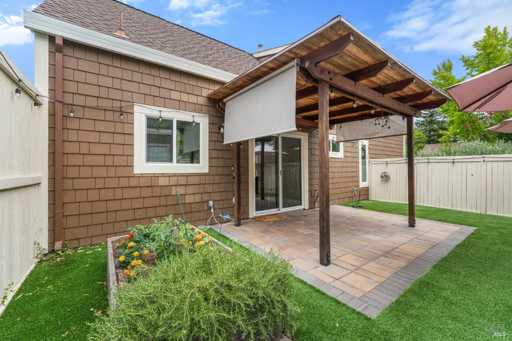 2706 Lakeview Drive Santa Rosa, CA 95405