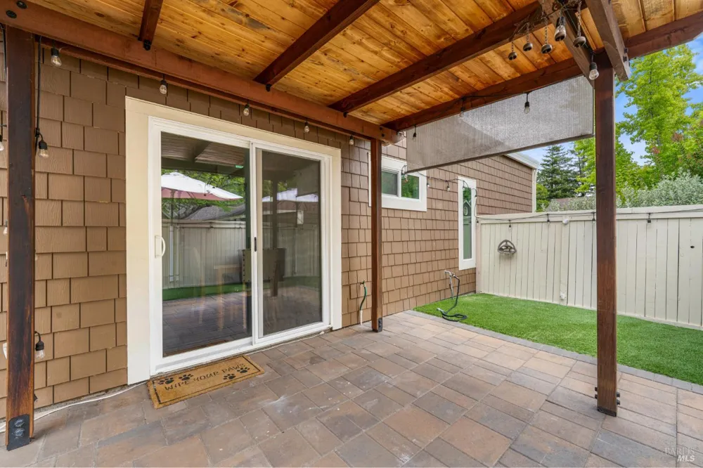 2706 Lakeview Drive Santa Rosa, CA 95405