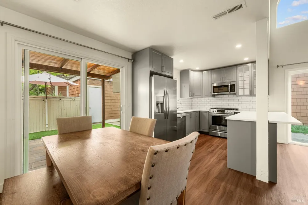 2706 Lakeview Drive Santa Rosa, CA 95405