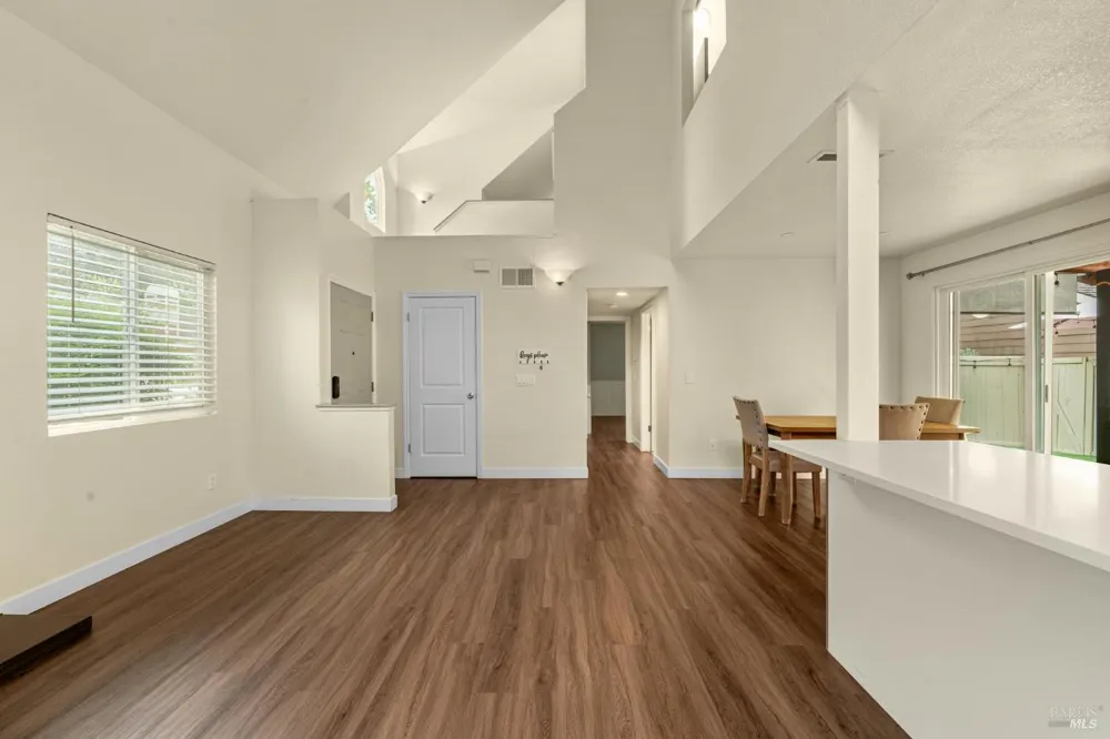 2706 Lakeview Drive Santa Rosa, CA 95405