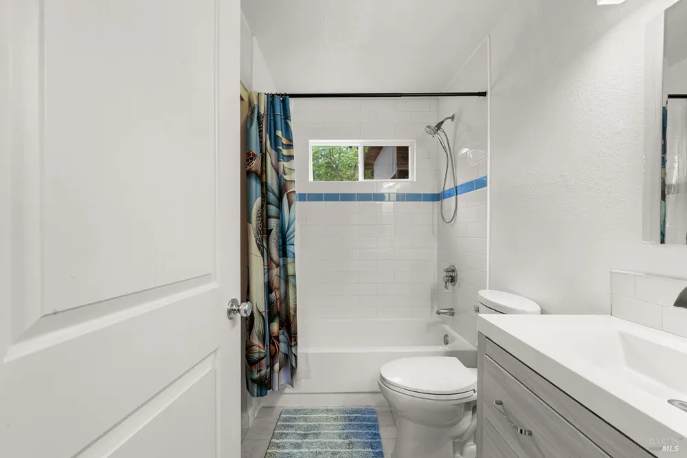 2706 Lakeview Drive Santa Rosa, CA 95405
