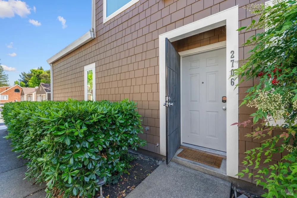 2706 Lakeview Drive Santa Rosa, CA 95405