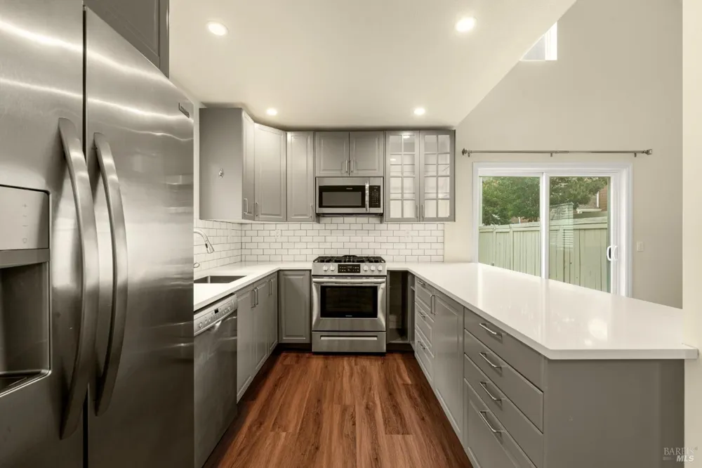 2706 Lakeview Drive Santa Rosa, CA 95405