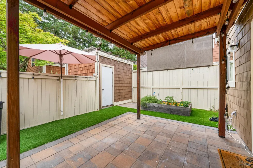 2706 Lakeview Drive Santa Rosa, CA 95405