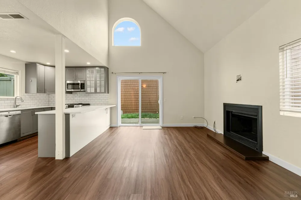 2706 Lakeview Drive Santa Rosa, CA 95405
