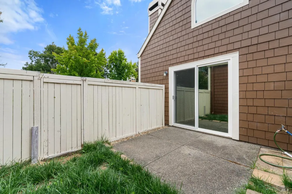2706 Lakeview Drive Santa Rosa, CA 95405