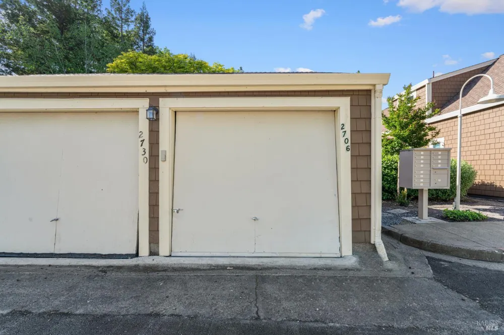 2706 Lakeview Drive Santa Rosa, CA 95405