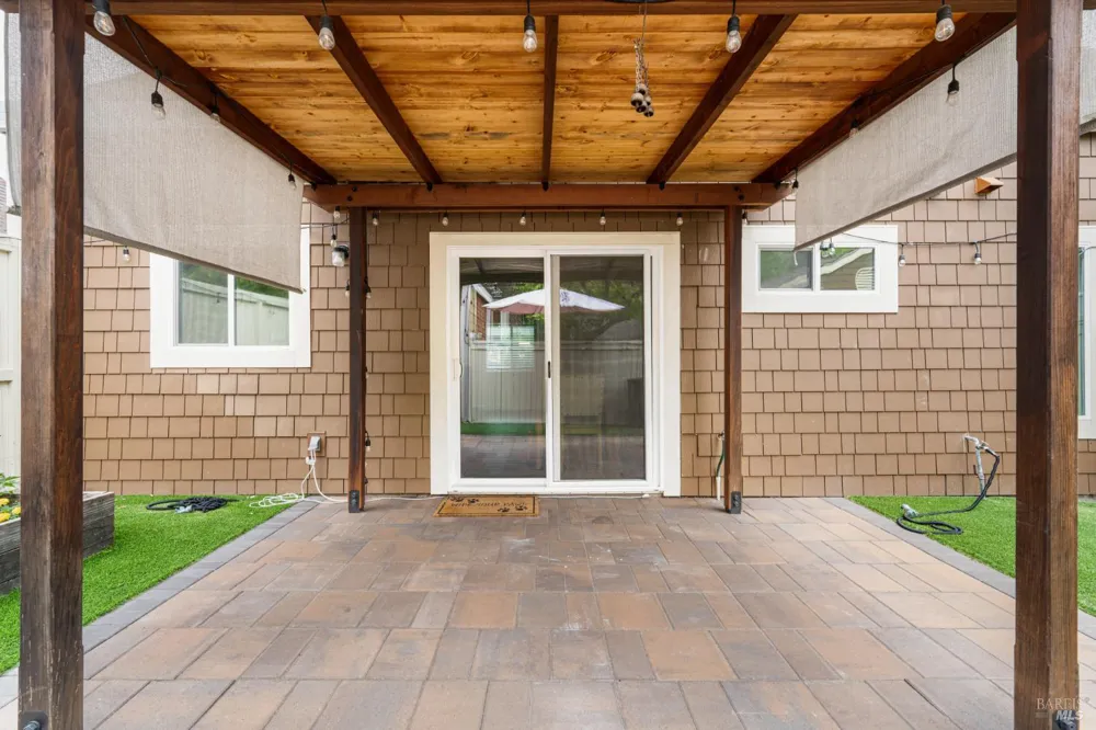 2706 Lakeview Drive Santa Rosa, CA 95405