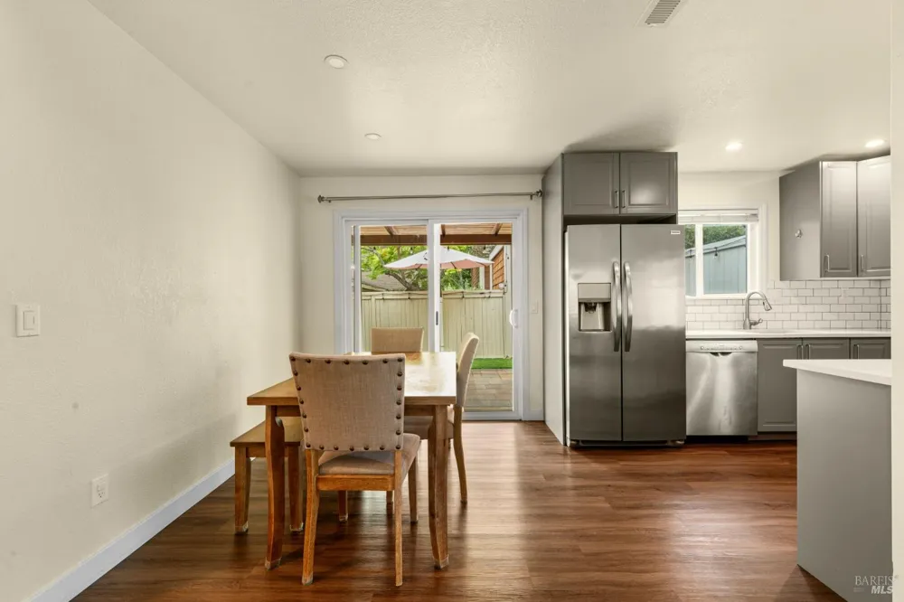 2706 Lakeview Drive Santa Rosa, CA 95405
