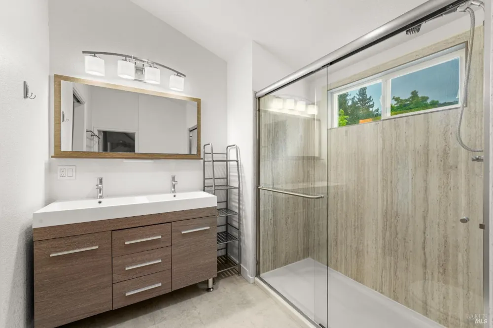 2706 Lakeview Drive Santa Rosa, CA 95405
