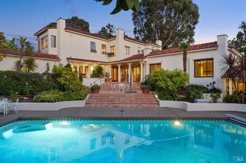 133 Deer Park Avenue