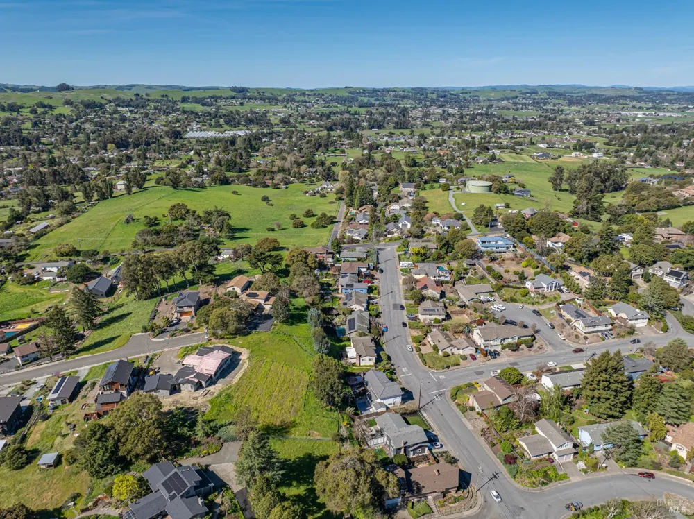 509 Larch Drive Petaluma, CA 94952