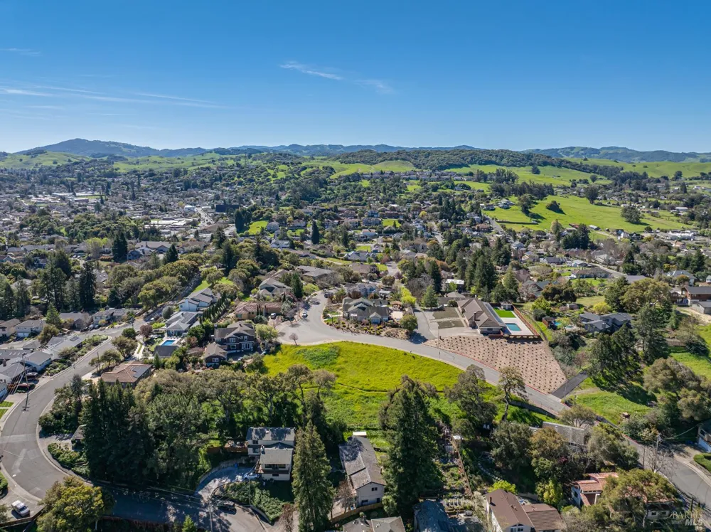 509 Larch Drive Petaluma, CA 94952