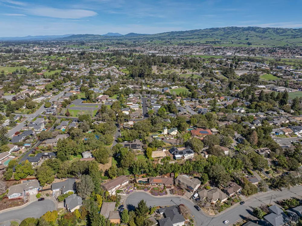509 Larch Drive Petaluma, CA 94952