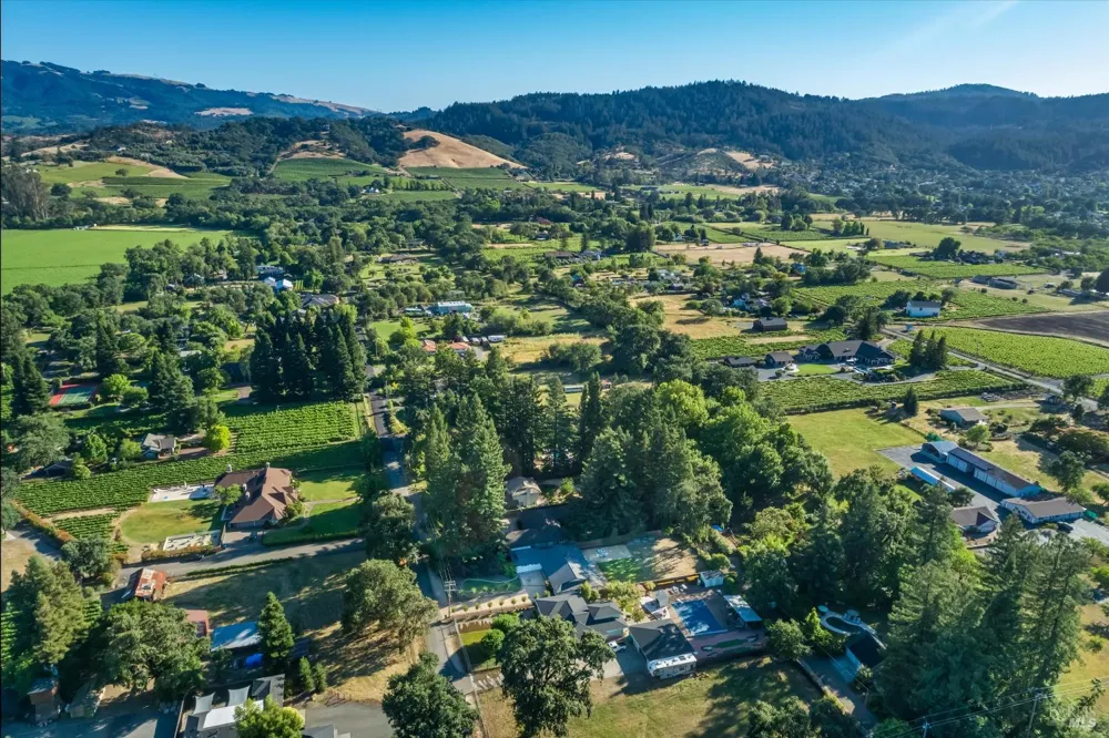47 Hoff Road Kenwood, CA 95409