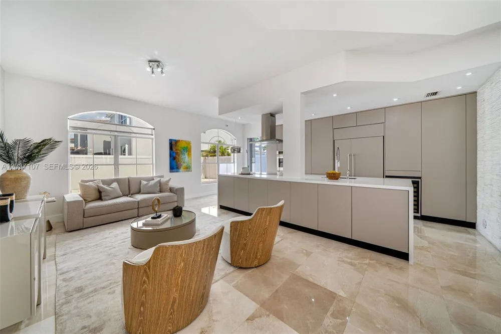 21156 NE 33rd Ave Aventura, FL 33180