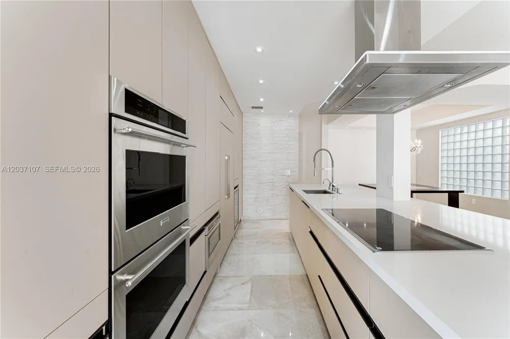 21156 NE 33rd Ave Aventura, FL 33180
