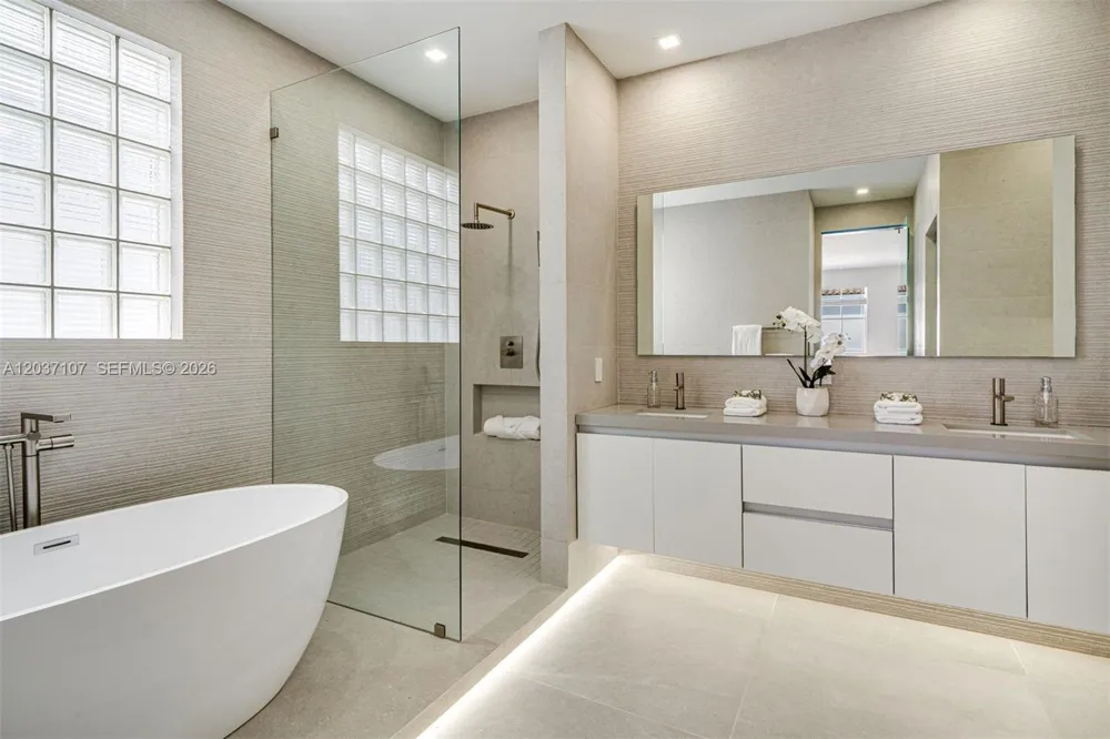 21156 NE 33rd Ave Aventura, FL 33180