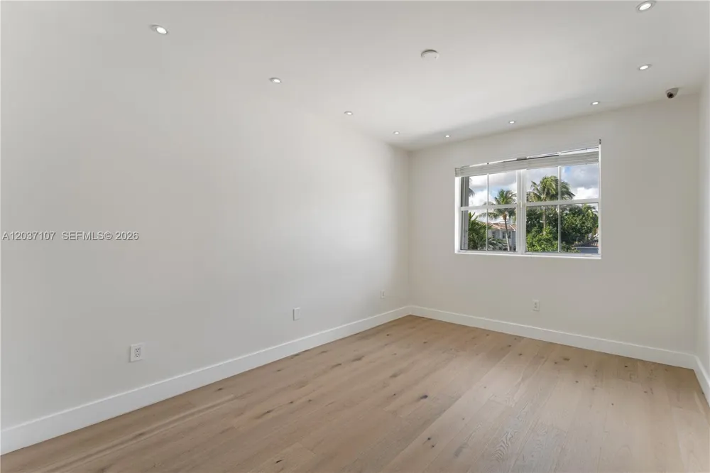 21156 NE 33rd Ave Aventura, FL 33180