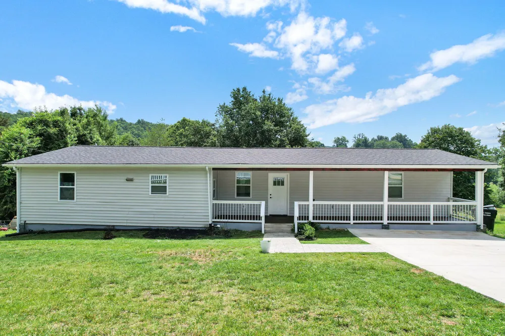 200 Queens Lane Decatur, TN 37322
