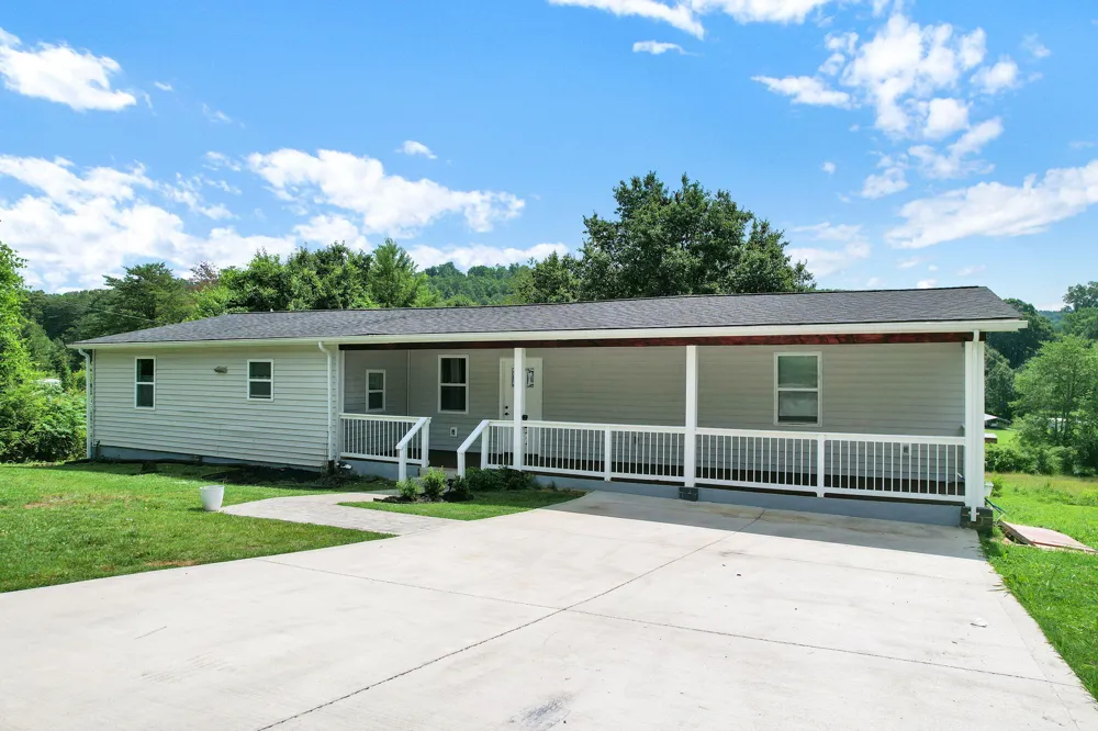 200 Queens Lane Decatur, TN 37322