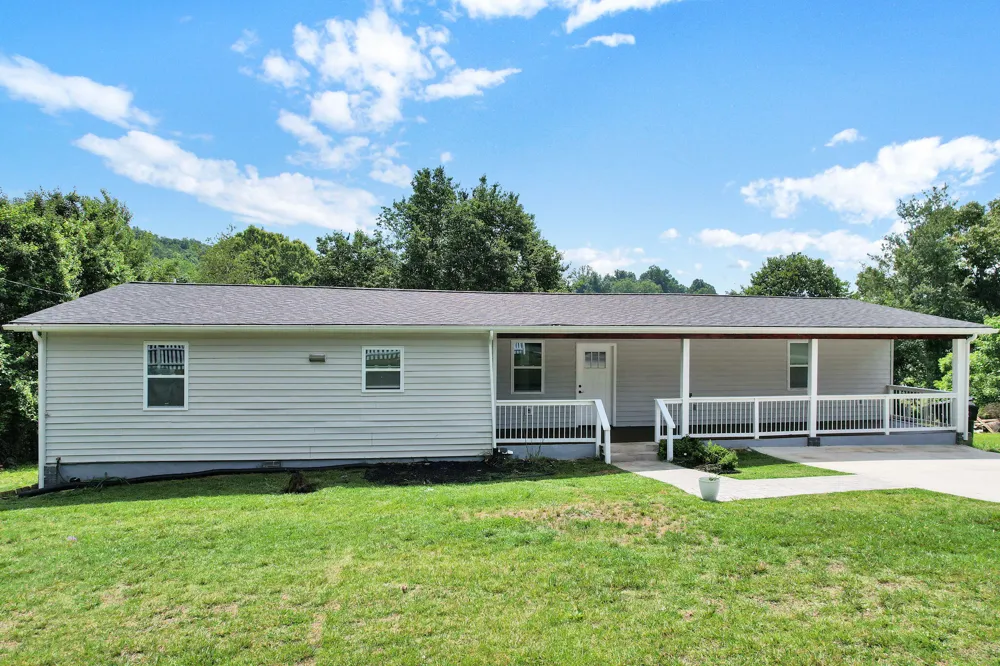 200 Queens Lane Decatur, TN 37322