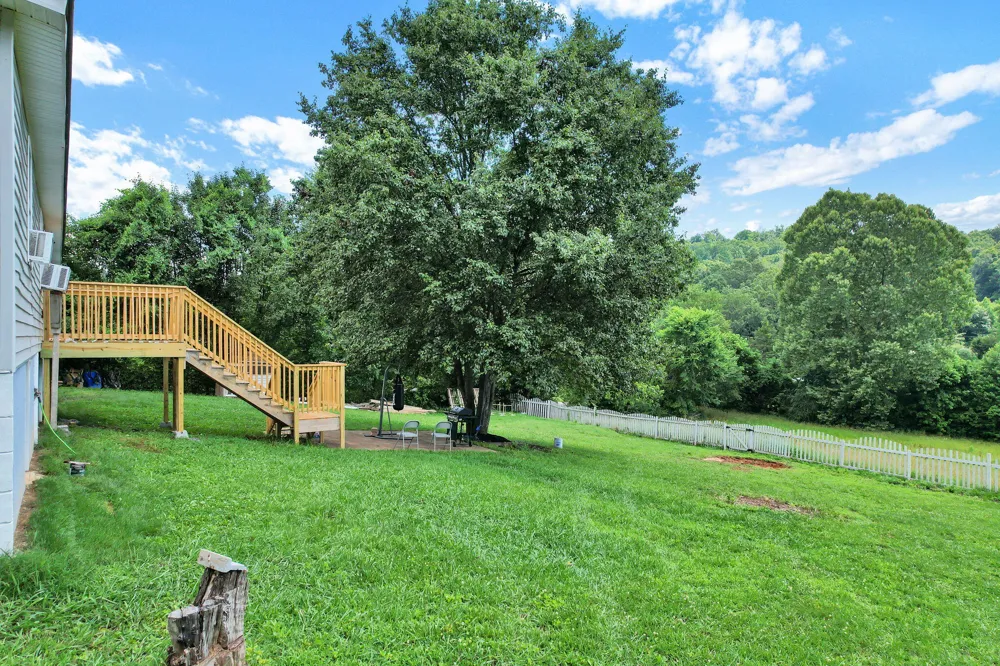 200 Queens Lane Decatur, TN 37322