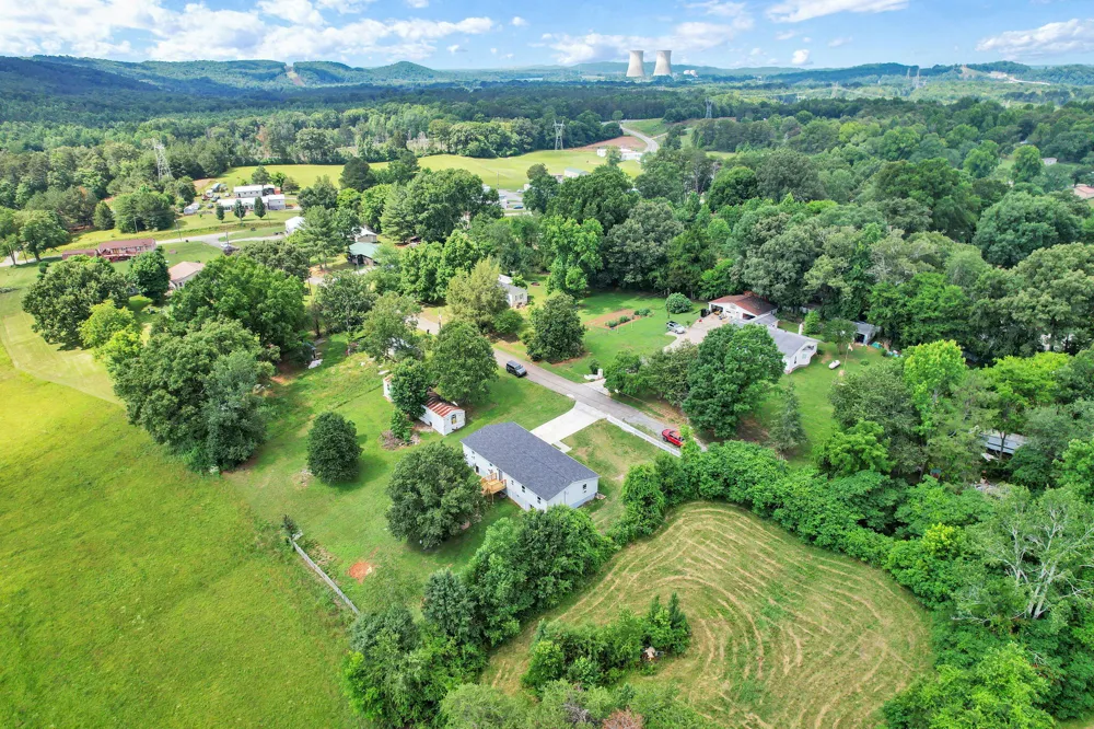 200 Queens Lane Decatur, TN 37322