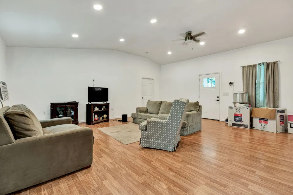 200 Queens Lane Decatur, TN 37322