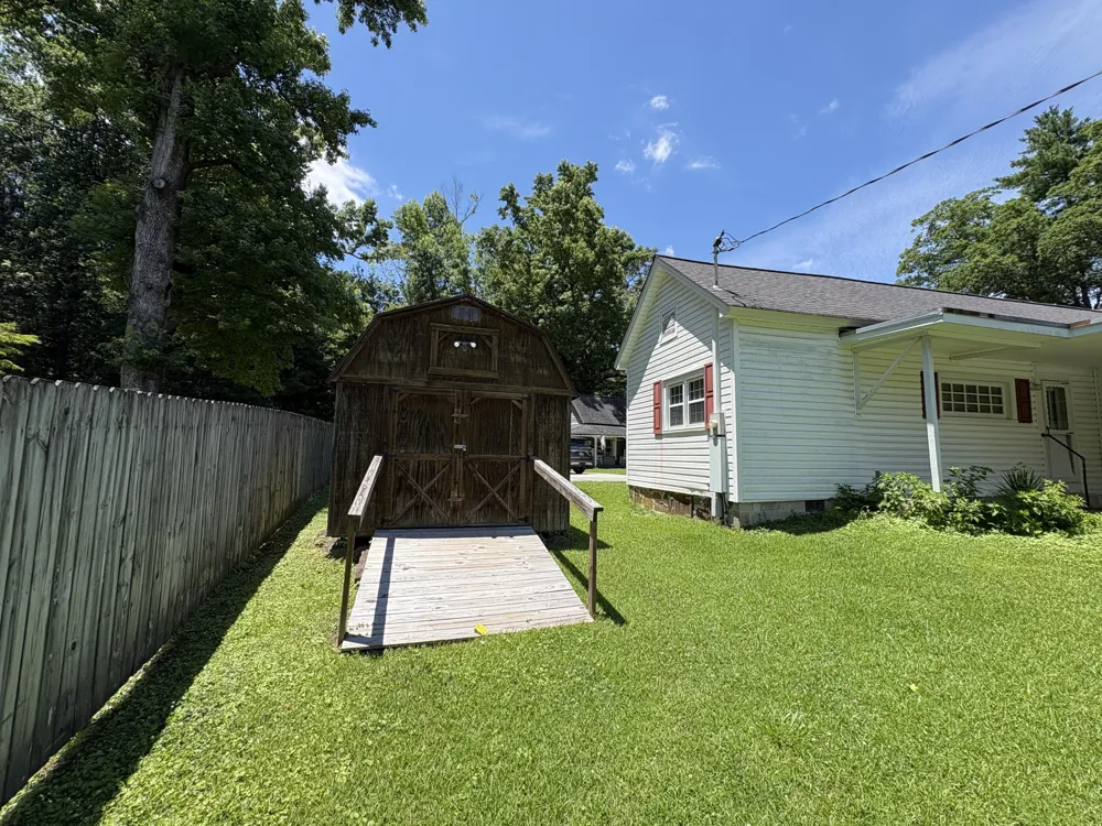 208 Warthen Street LaFayette, GA 30728
