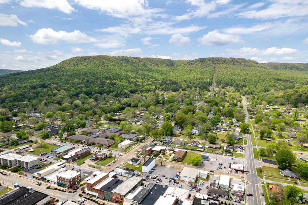 6 S Pittsburg Mountain Road South Pittsburg, TN 37380