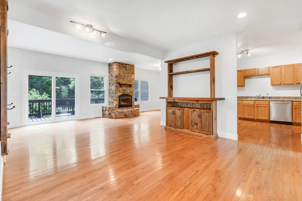 128 County Road 755 Riceville, TN 37370