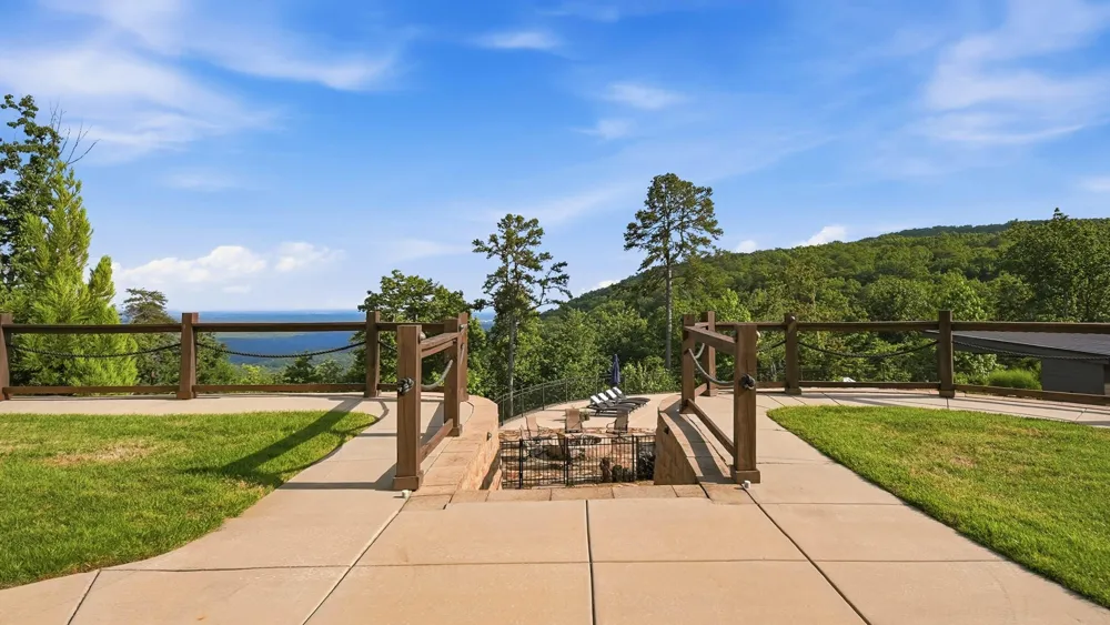 8008 Mountain Laurel Trail Signal Mountain, TN 37377