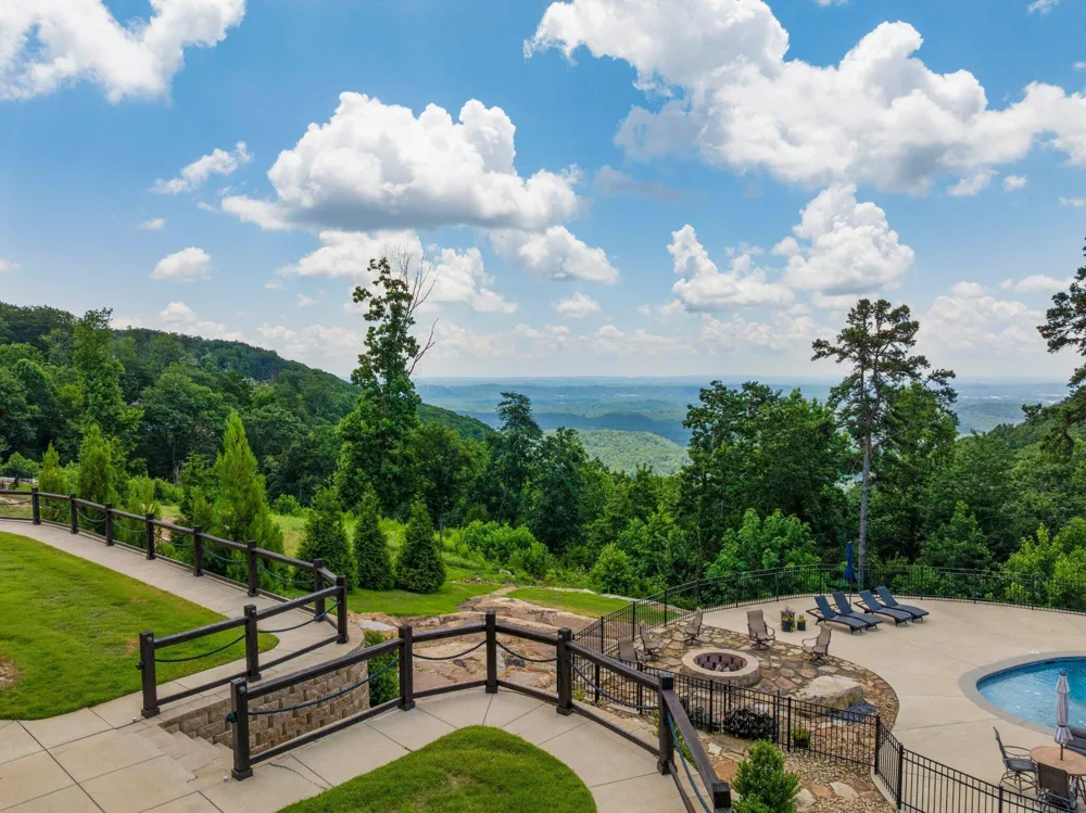 8008 Mountain Laurel Trail Signal Mountain, TN 37377