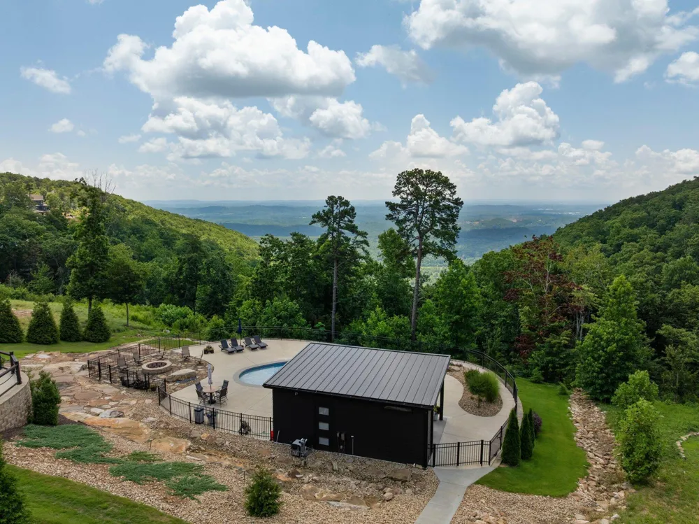 8008 Mountain Laurel Trail Signal Mountain, TN 37377