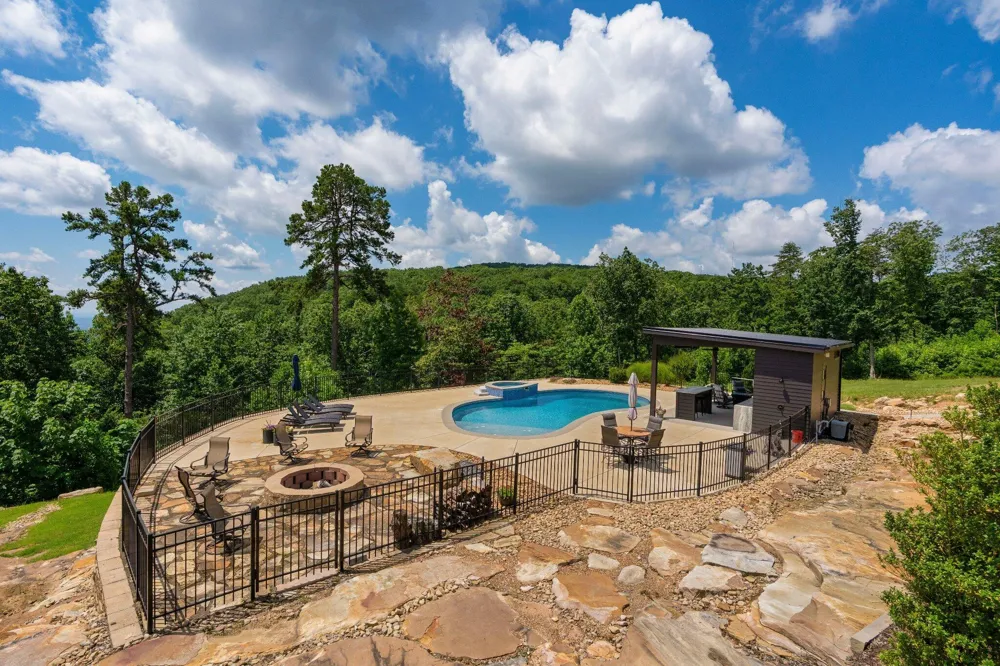 8008 Mountain Laurel Trail Signal Mountain, TN 37377