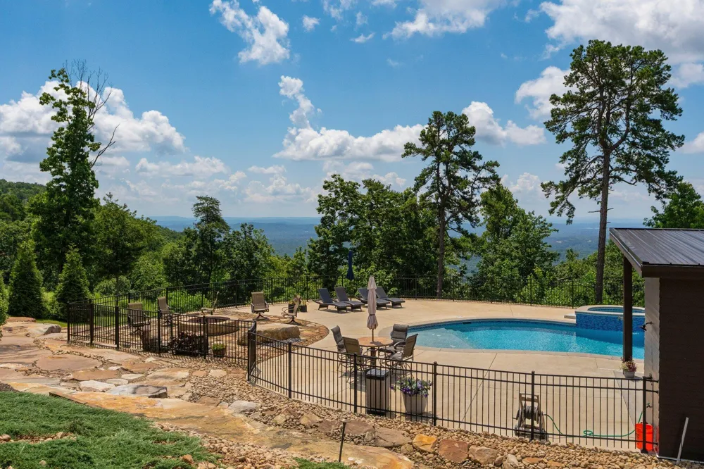 8008 Mountain Laurel Trail Signal Mountain, TN 37377