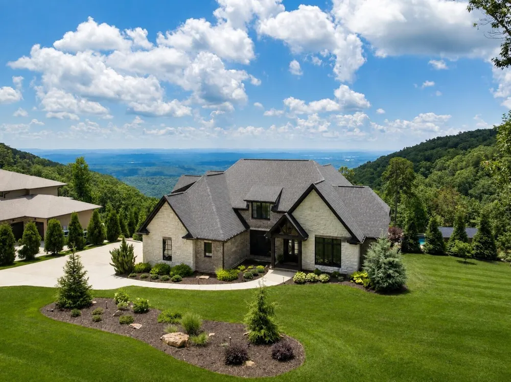 8008 Mountain Laurel Trail Signal Mountain, TN 37377