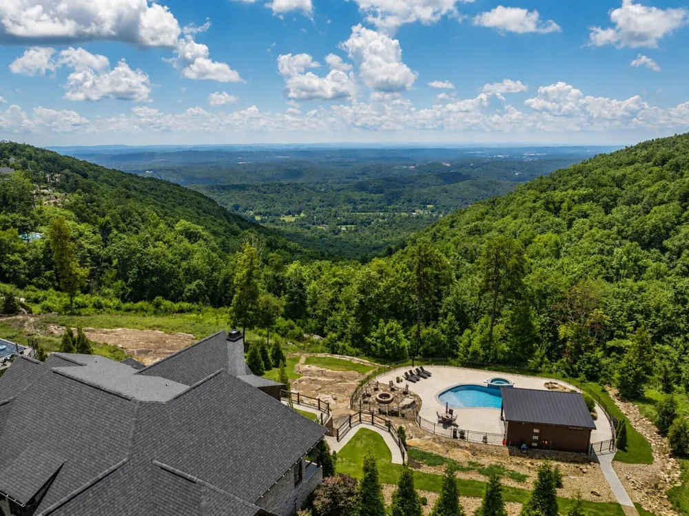 8008 Mountain Laurel Trail Signal Mountain, TN 37377