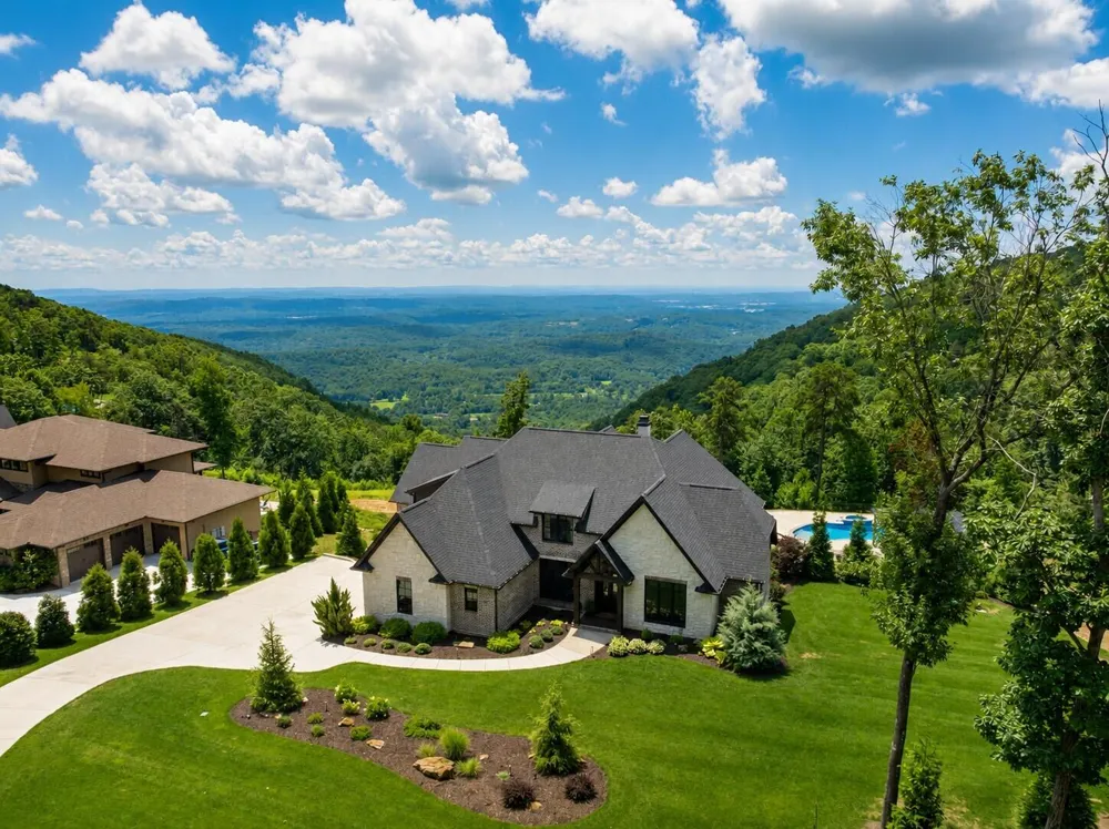 8008 Mountain Laurel Trail Signal Mountain, TN 37377