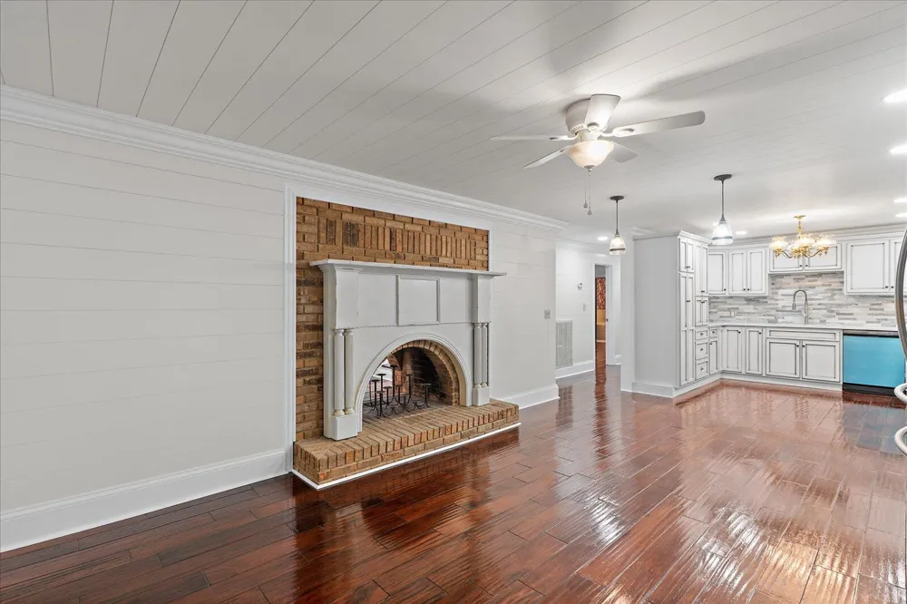 105 County Road 206 Bridgeport, AL 35740