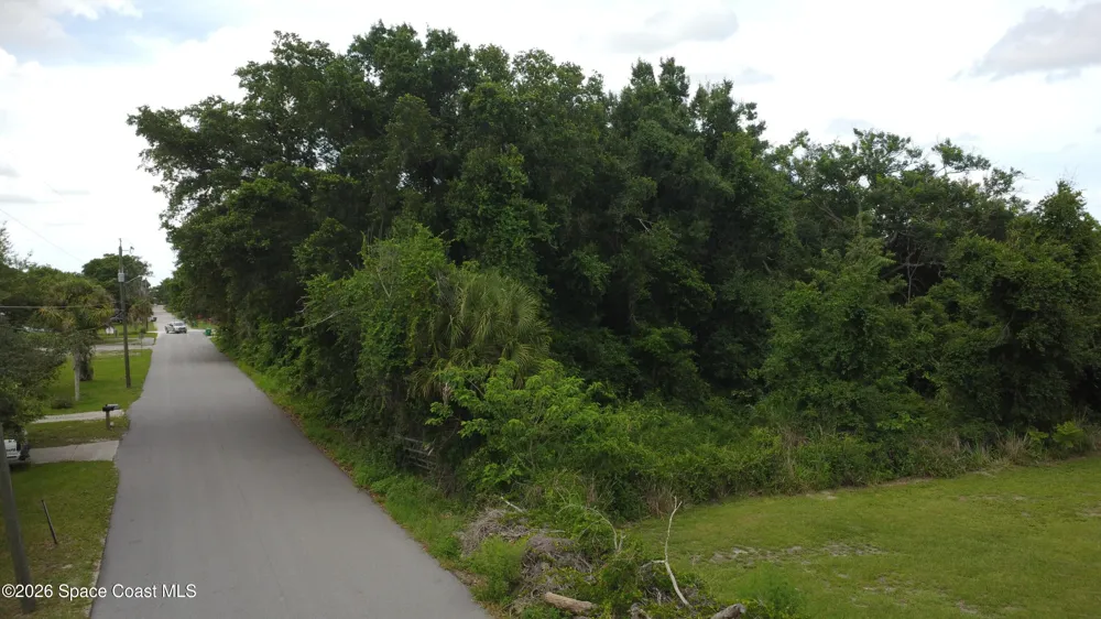 Travis Street Mims, FL 32754