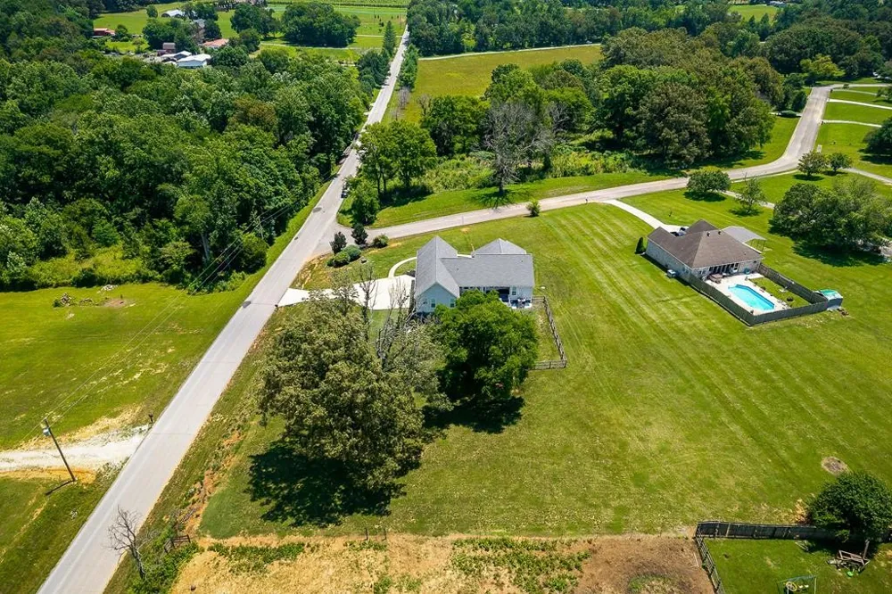 18 Faith Rae Blvd Morrison, TN 37357