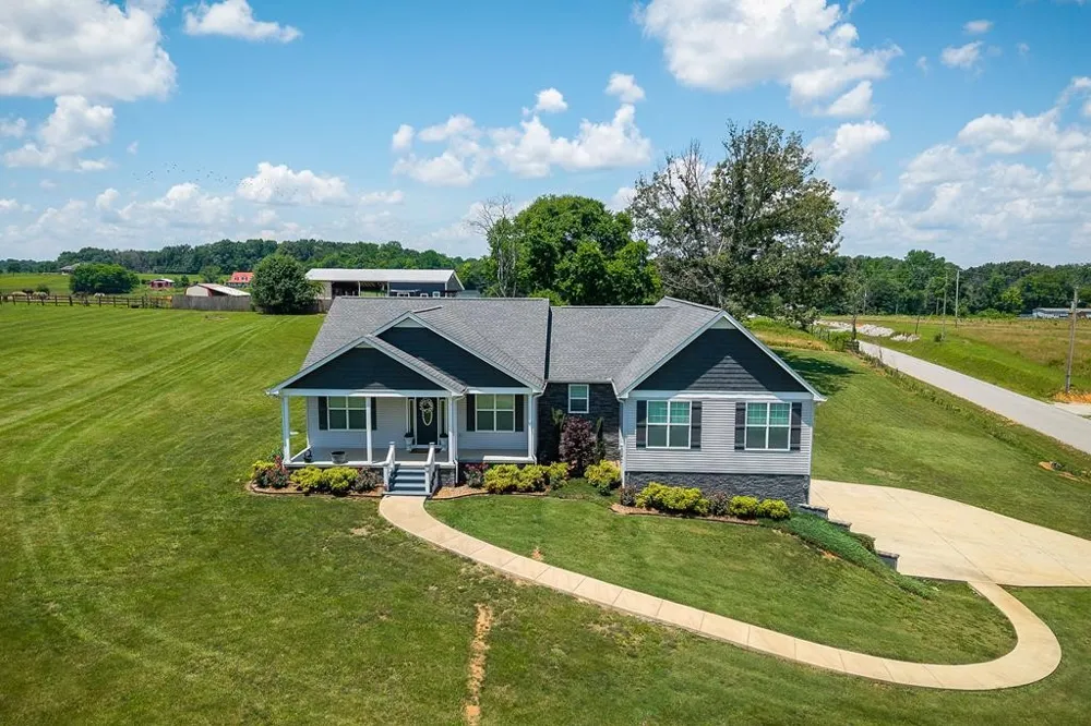 18 Faith Rae Blvd Morrison, TN 37357
