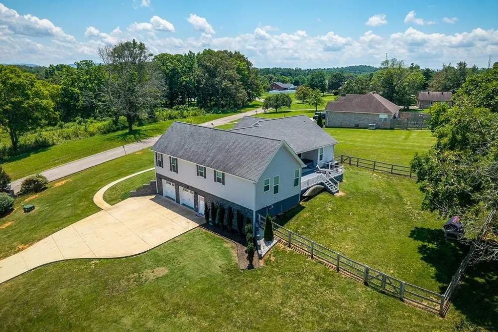 18 Faith Rae Blvd Morrison, TN 37357