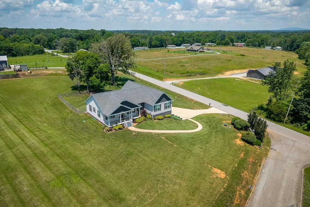 18 Faith Rae Blvd Morrison, TN 37357