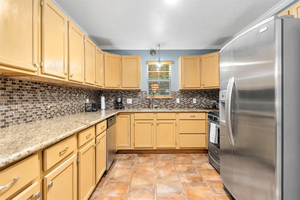 114 Grand Avenue Bacliff, TX 77518
